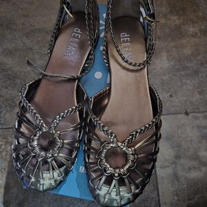 delias flats